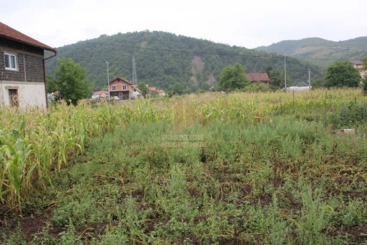 KUĆA SA DVORIŠTEM U PODLUGOVIMA/ILIJAŠ 95 m2