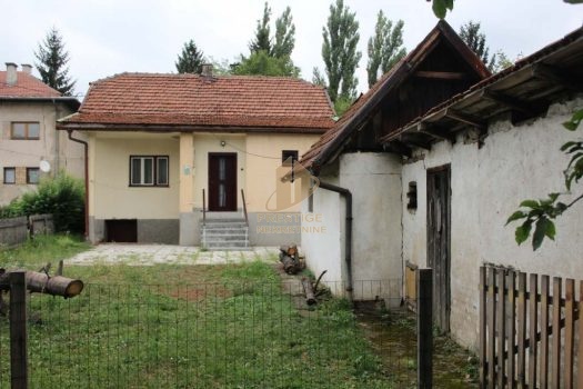 KUĆA SA DVORIŠTEM U PODLUGOVIMA/ILIJAŠ 95 m2