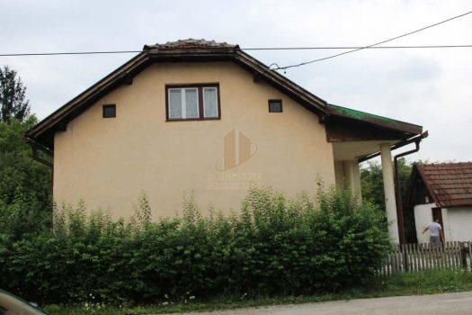 KUĆA SA DVORIŠTEM U PODLUGOVIMA/ILIJAŠ 95 m2