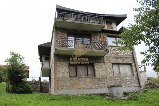 KUĆA U ČEKRČIĆIMA/VISOKO 200 M2