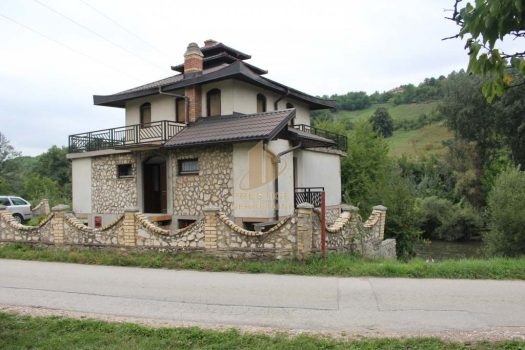KUĆA U ČEKRČIĆIMA/VISOKO 200 M2