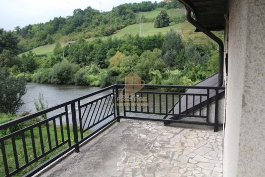 KUĆA U ČEKRČIĆIMA/VISOKO 200 M2